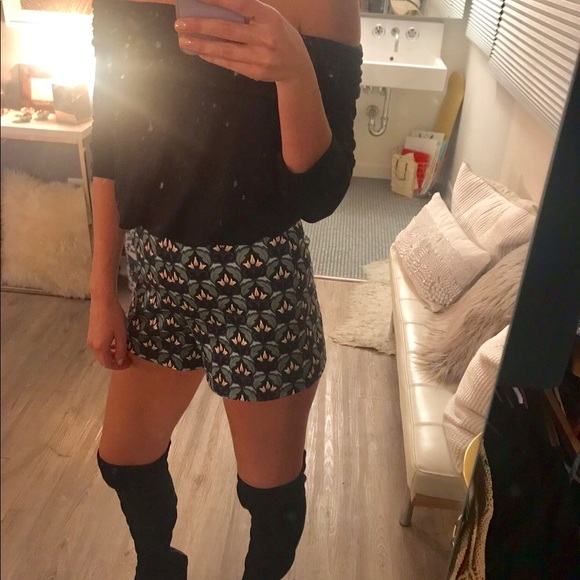 PATTERN SHORTS•NEVER WORN! - Picture 2 of 4